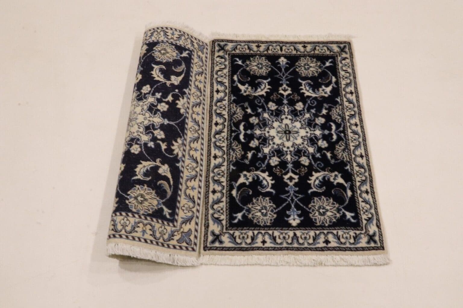 Persian Rug Nain 90 x 60 cm Wool Hand-knotted