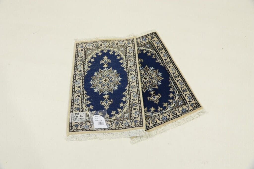 Persian Rug Nain 60 x 40 cm Wool Hand-knotted