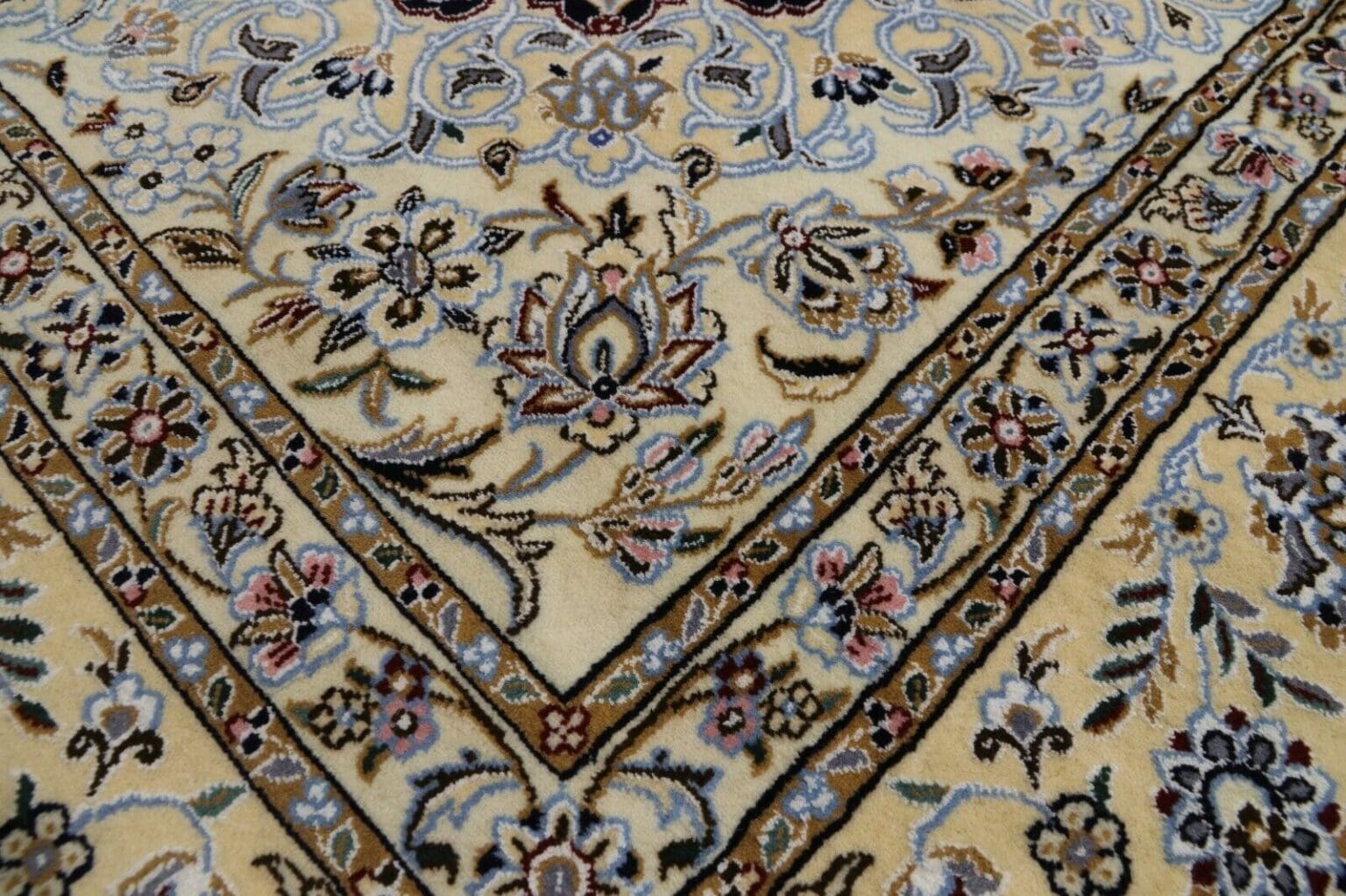 Persian Rug Nain 356 x 248 cm Wool Hand-knotted