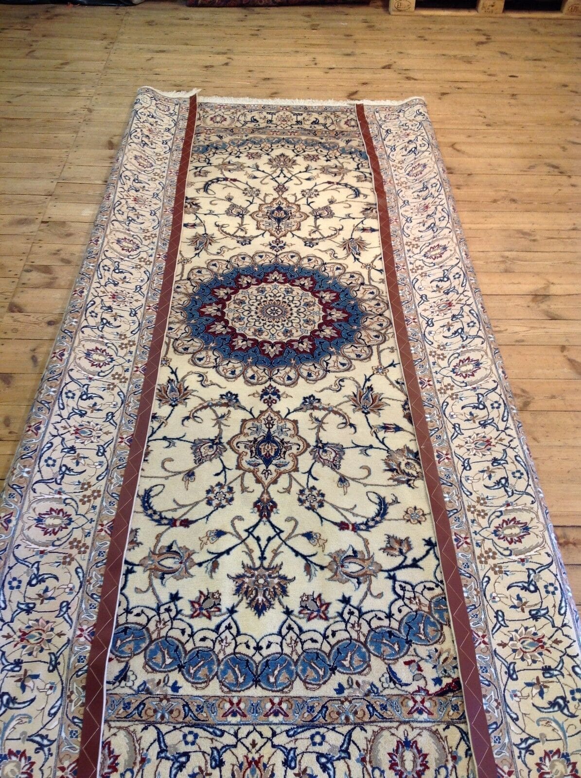 wunderschoner-perserteppich-nain-315-x-205-cm-400000-knoten-m-neu-1-4 Persian Rug Nain 315 x 205 cm Wool Hand-knotted