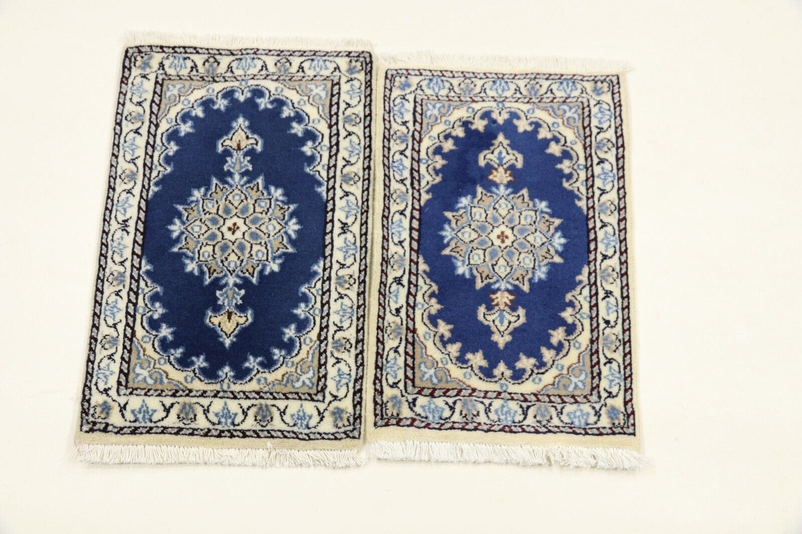 Persian Rug Nain 60 x 40 cm Wool Hand-knotted (Sold)
