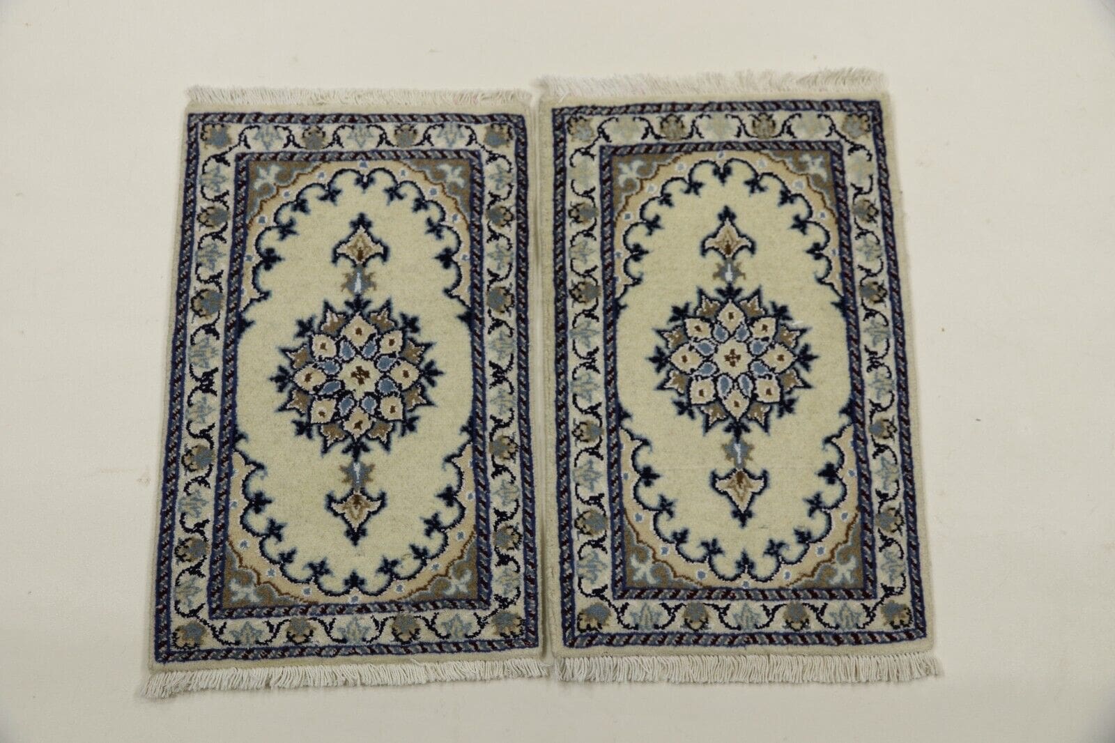 Persian Rug Nain 60 x 40 cm Wool Hand-knotted
