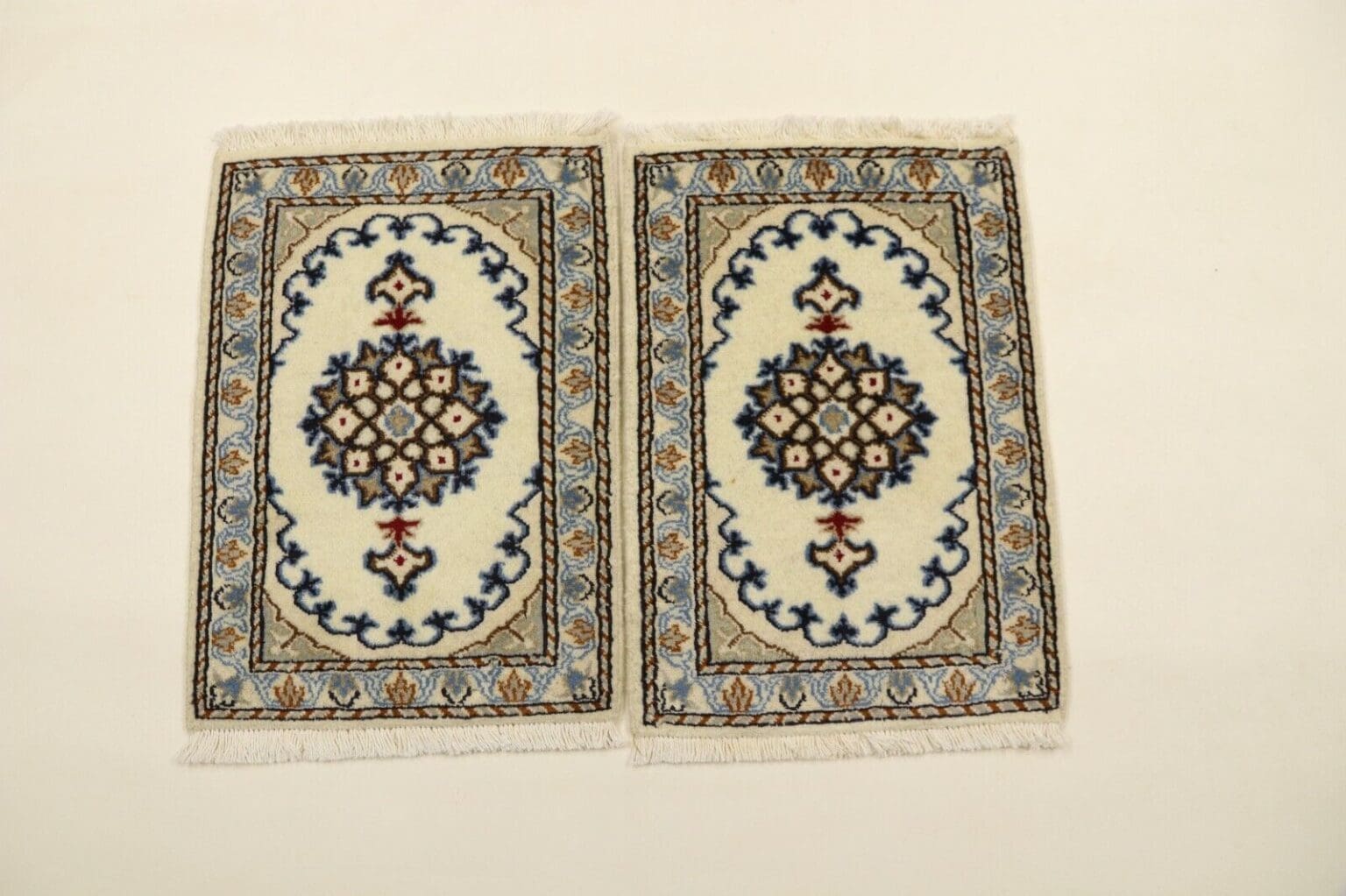 Persian Rug Nain 60 x 40 cm Wool Hand-knotted