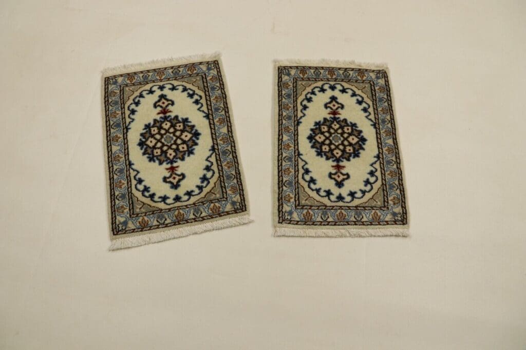 Persian Rug Nain 60 x 40 cm Wool Hand-knotted