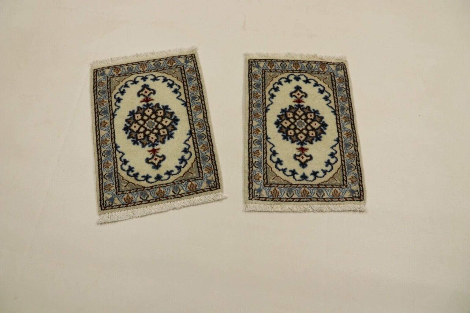 Persian Rug Nain 60 x 40 cm Wool Hand-knotted