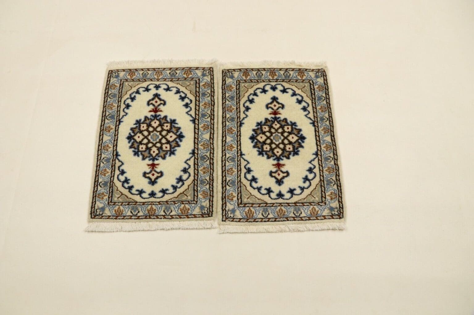 Persian Rug Nain 60 x 40 cm Wool Hand-knotted