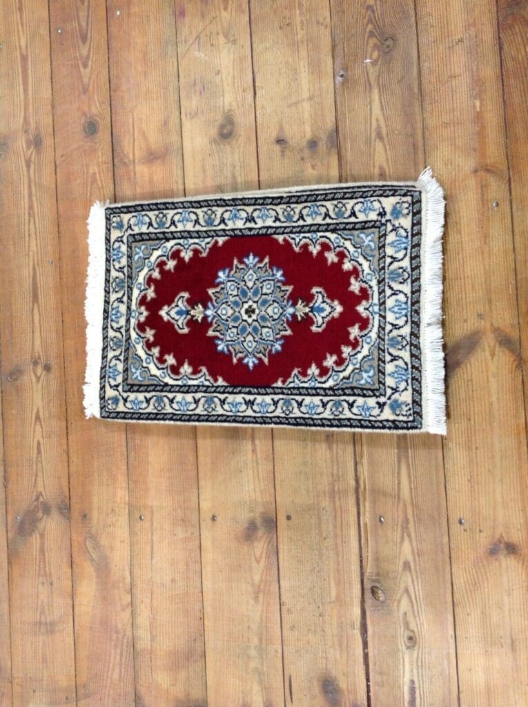 Persian Rug Nain 60 x 40 cm Wool Hand-knotted