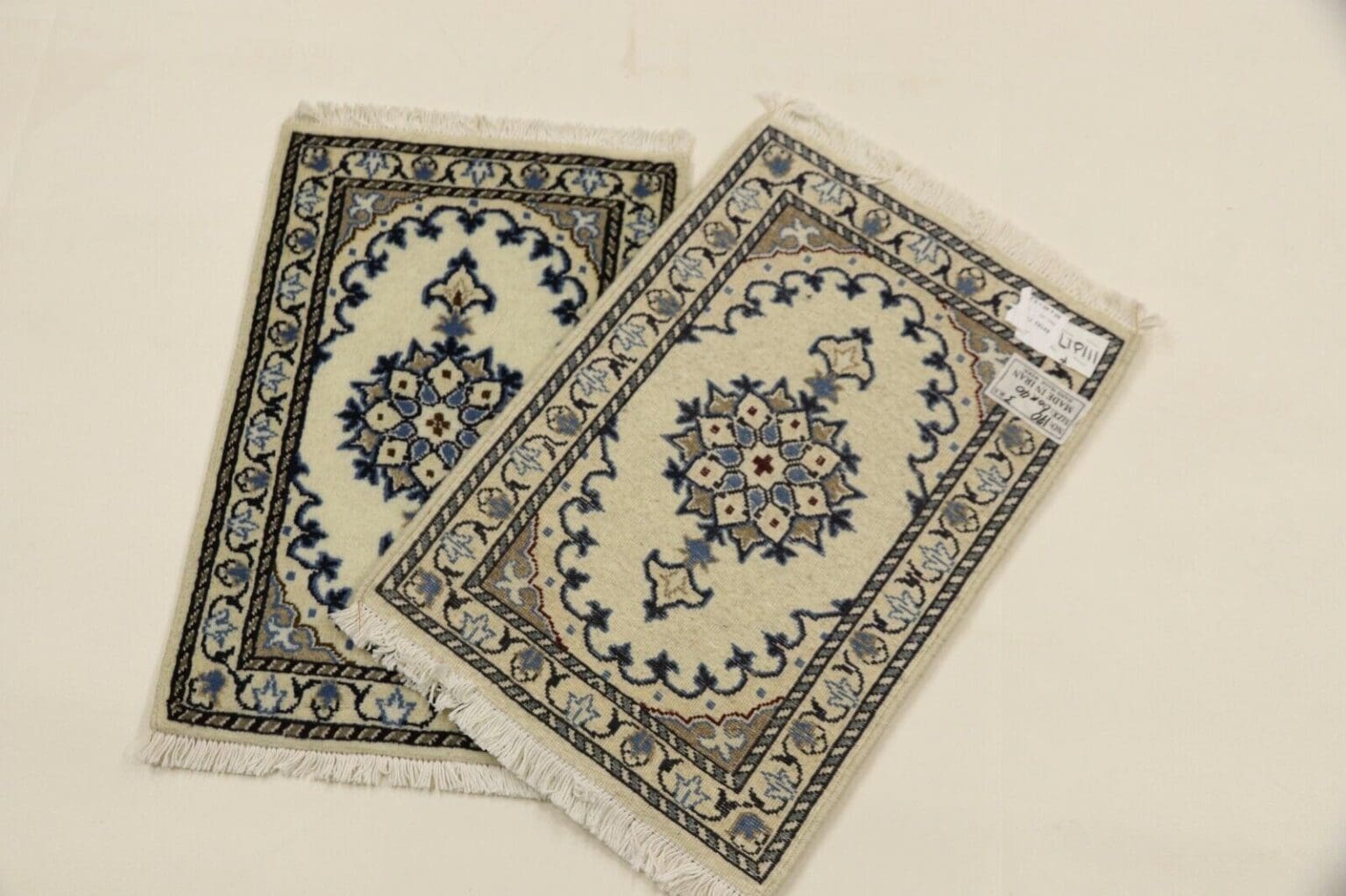 Persian Rug Nain 60 x 40 cm Silk Hand-knotted