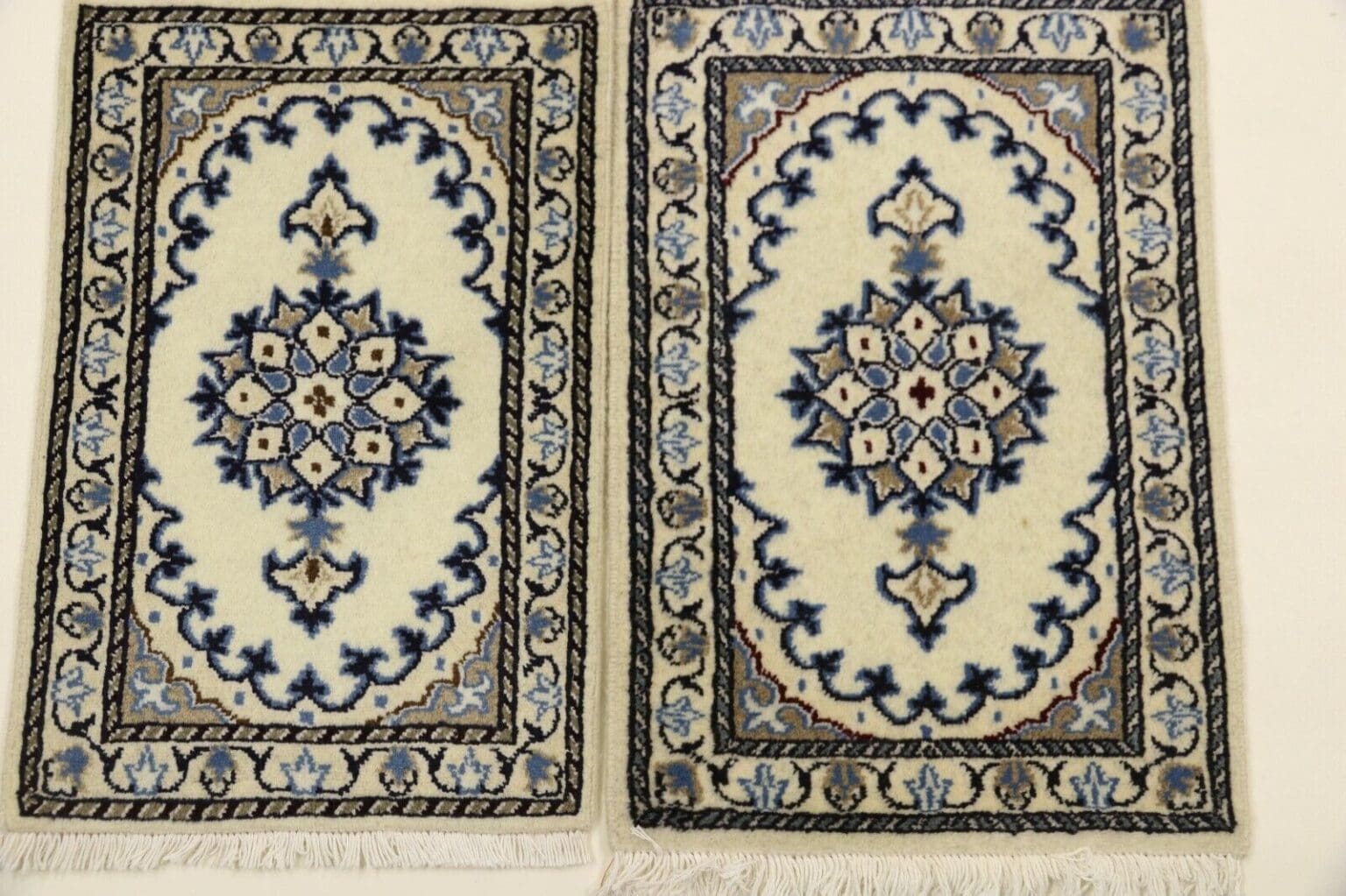 Persian Rug Nain 60 x 40 cm Silk Hand-knotted