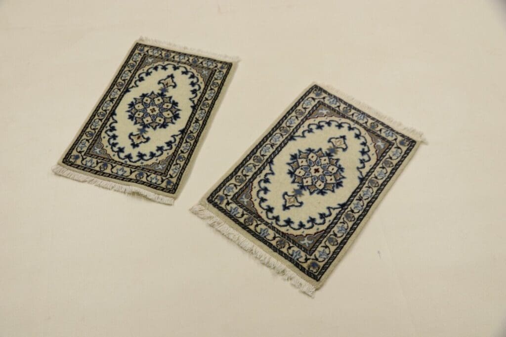 Persian Rug Nain 60 x 40 cm Silk Hand-knotted