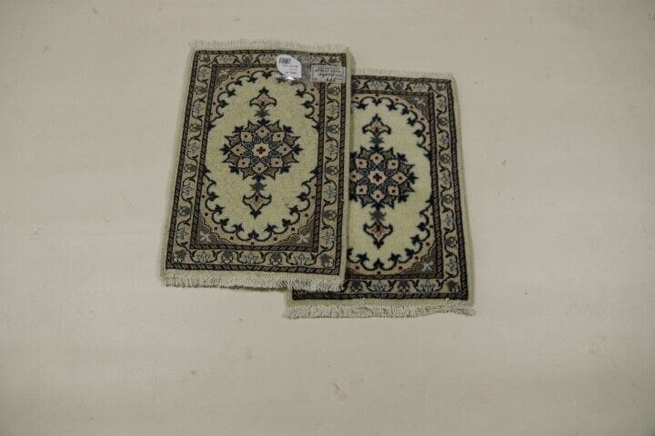 Persian Rug Nain 60 x 40 cm Wool Hand-knotted