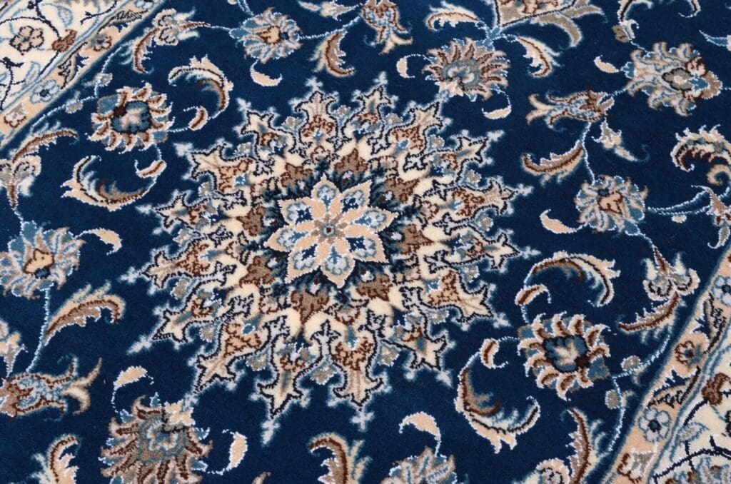 Persian Rug Nain 197 x 117 cm Wool Hand-knotted