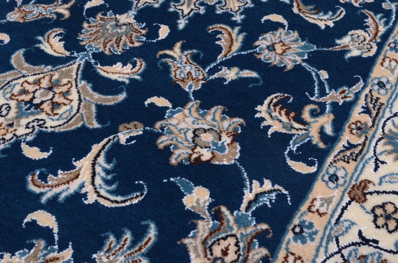 Persian Rug Nain 197 x 117 cm Wool Hand-knotted
