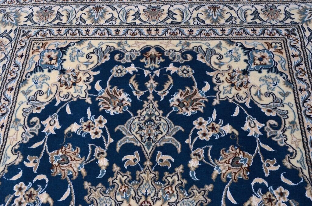 Persian Rug Nain 197 x 147 cm Wool Hand-knotted