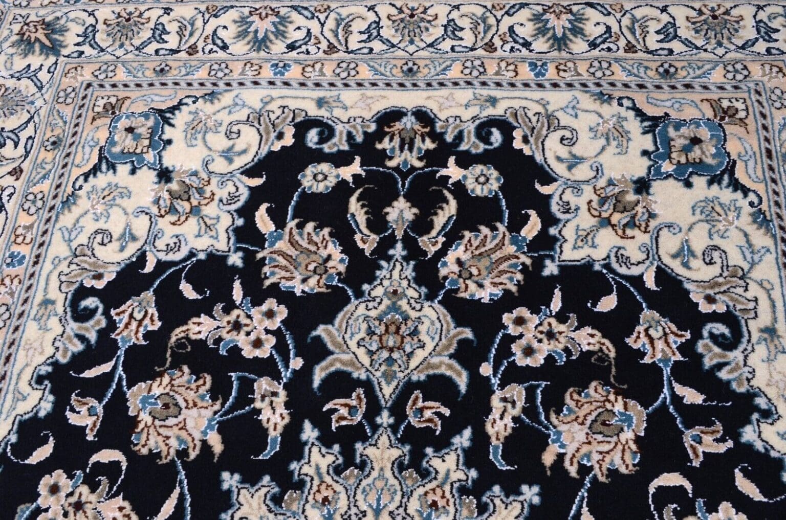 Persian Rug Nain 200 x 150 cm Wool Hand-knotted