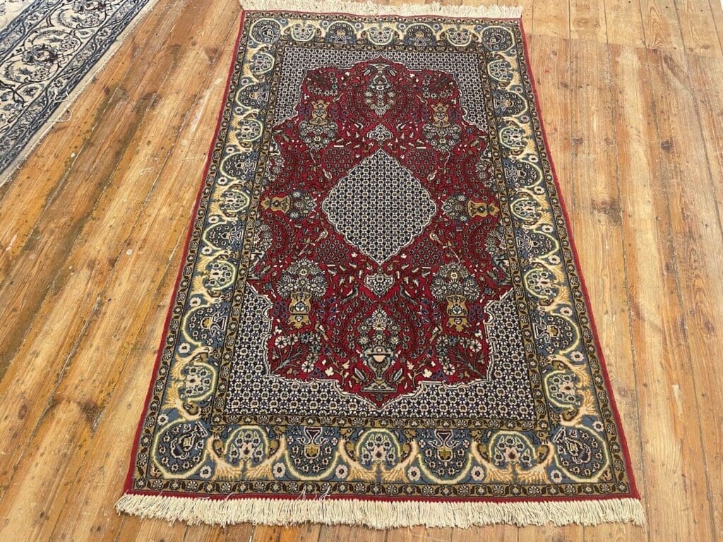 hochwertiger-ghom-perserteppich-grobe-155x105-cm-florhohe-10-12-mm-1-2 Persian Rug Qom 155 x 105 cm Wool Hand-knotted