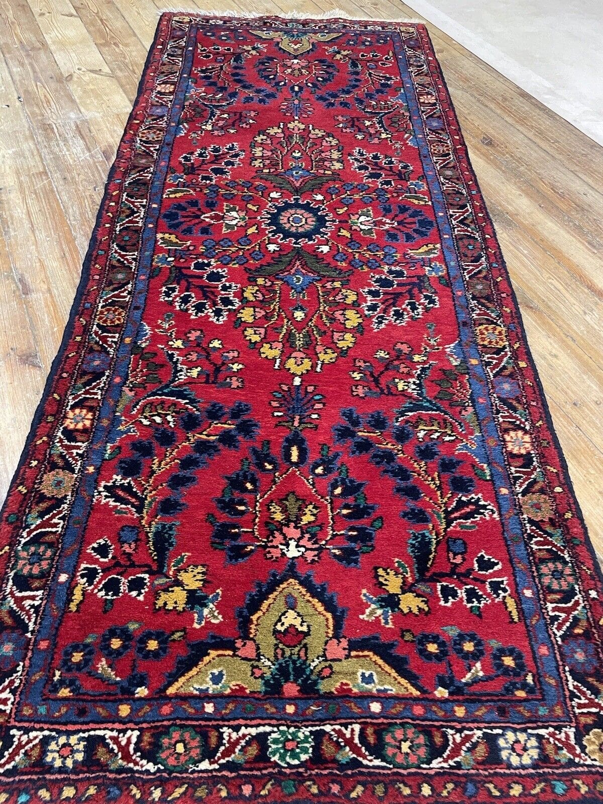 top-qualitat-sarough-alt-rot-perserteppich-220x85-cm-100-wolle-1-4 Persian Rug Sarouk 220x85 cm Wool Hand-knotted
