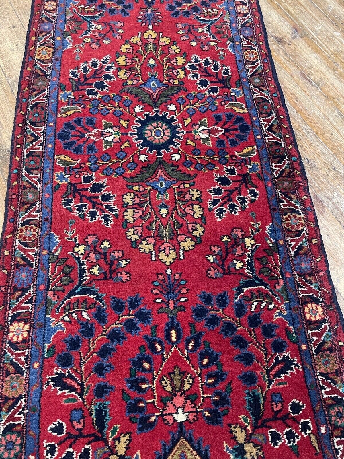 top-qualitat-sarough-alt-rot-perserteppich-220x85-cm-100-wolle-1-7 Persian Rug Sarouk 220x85 cm Wool Hand-knotted