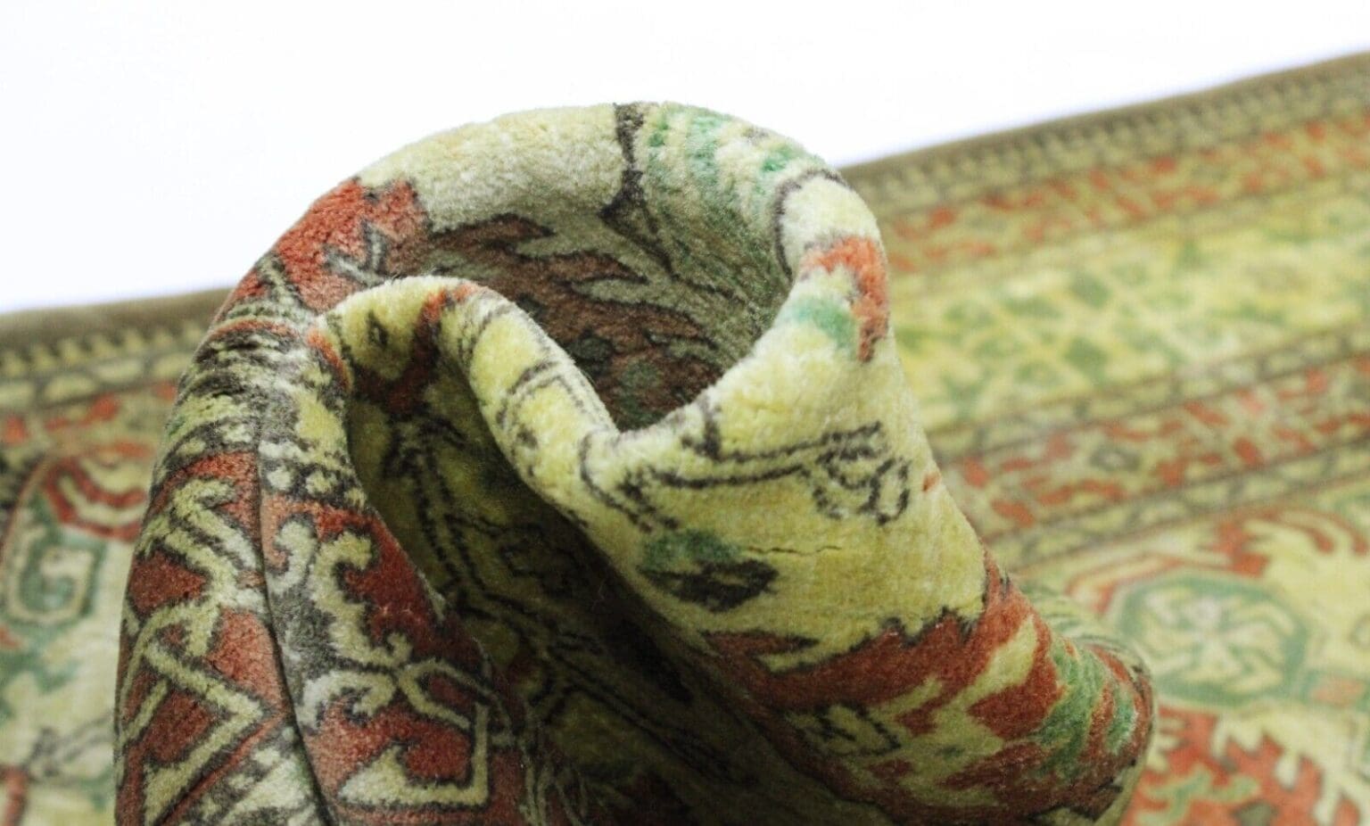 Persian Rug Qom 166 x 131 cm Silk Hand-knotted