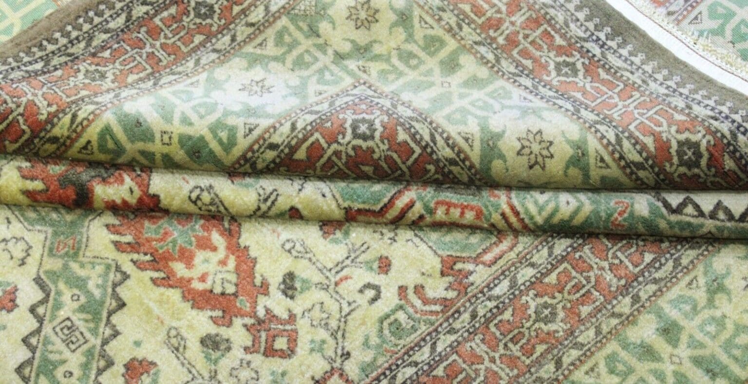 Persian Rug Qom 166 x 131 cm Silk Hand-knotted