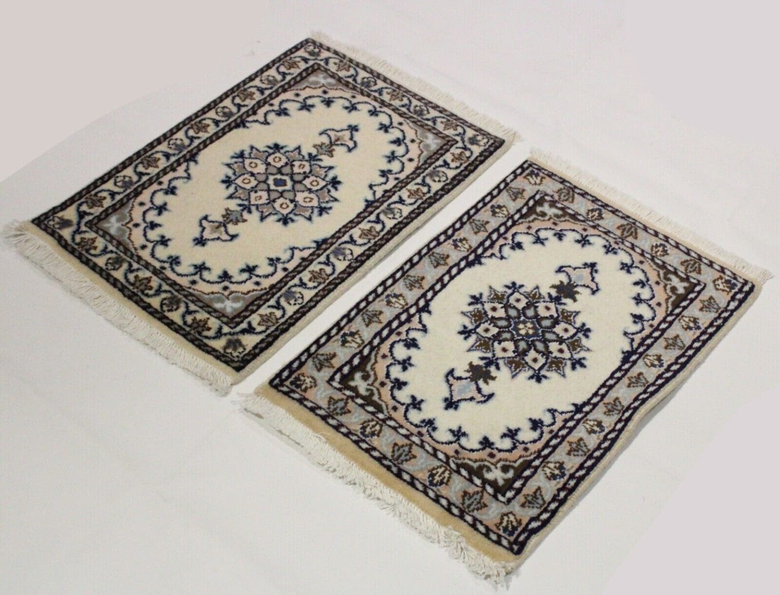 Persian Rug Nain 40 cm x 60 cm Hand-knotted (Sold)