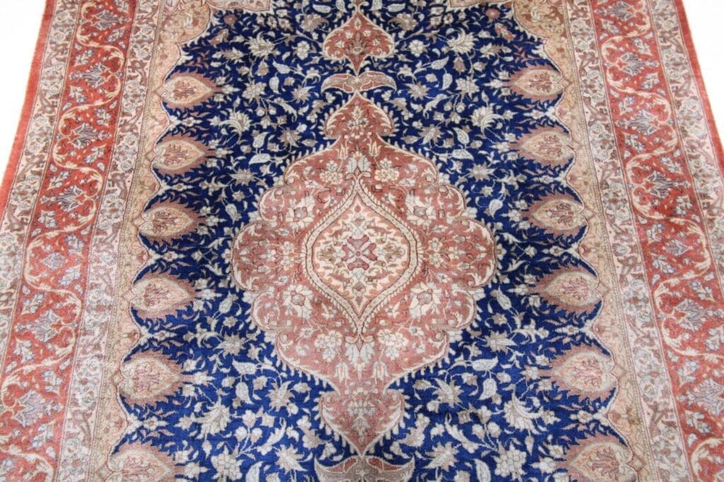 Persian Rug Qom 115 x 78 cm Silk Hand-knotted