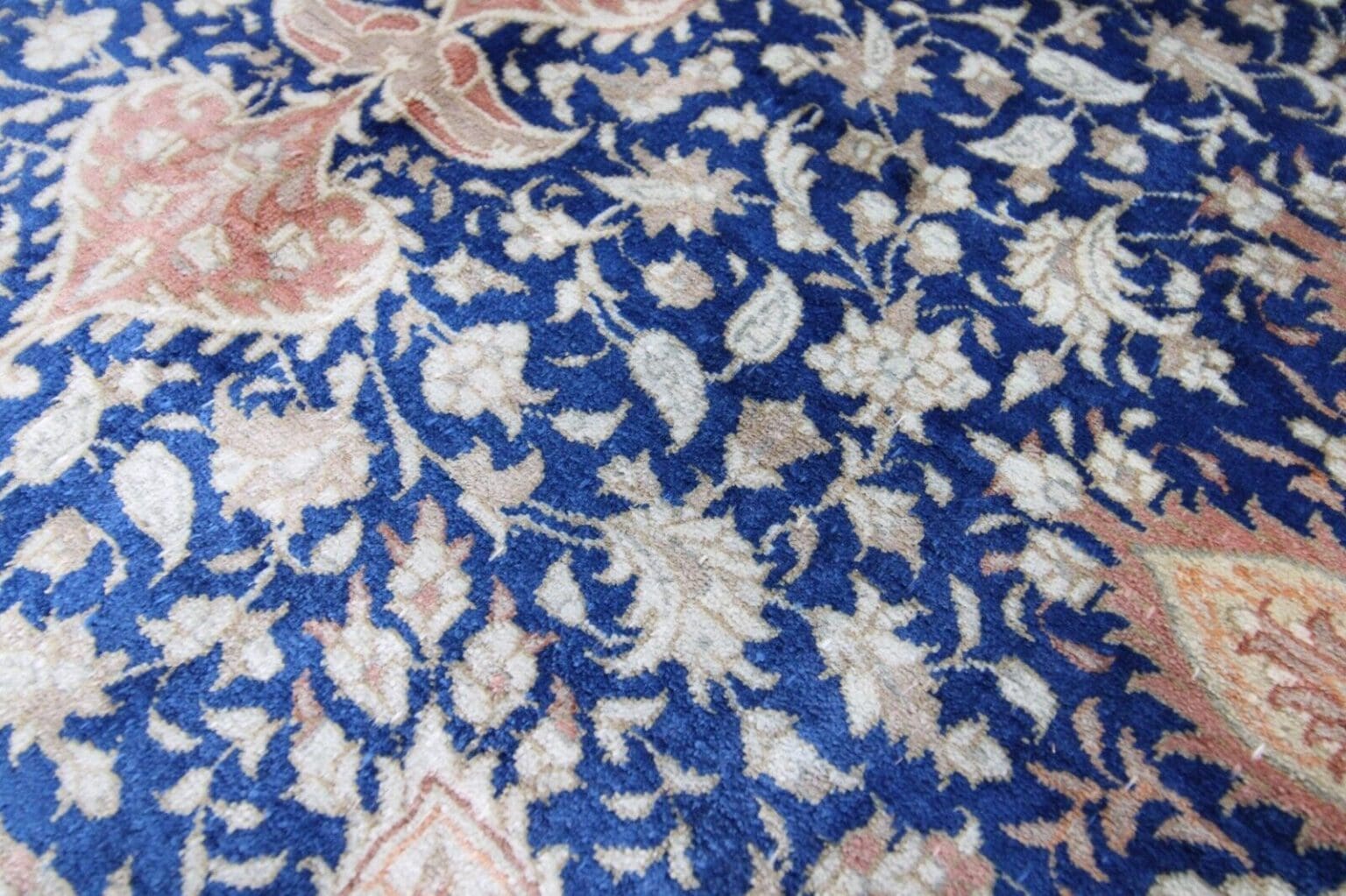 Persian Rug Qom 115 x 78 cm Silk Hand-knotted