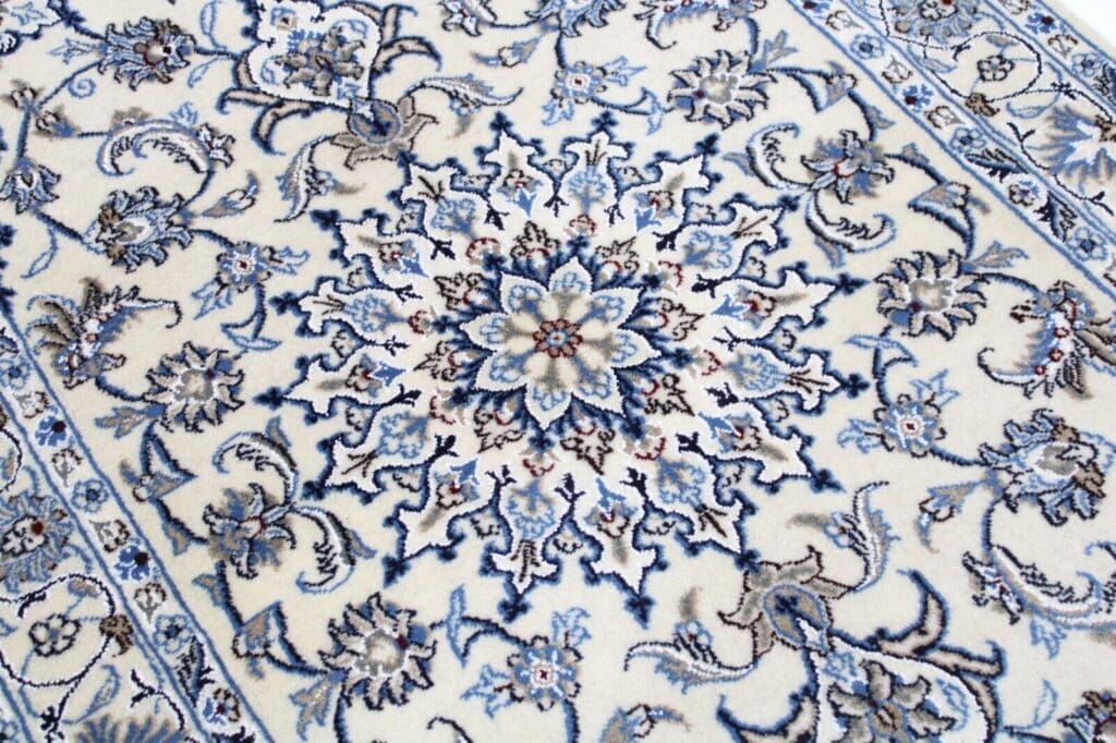 Persian Rug Nain 199 cm x 119 cm Wool Hand-knotted