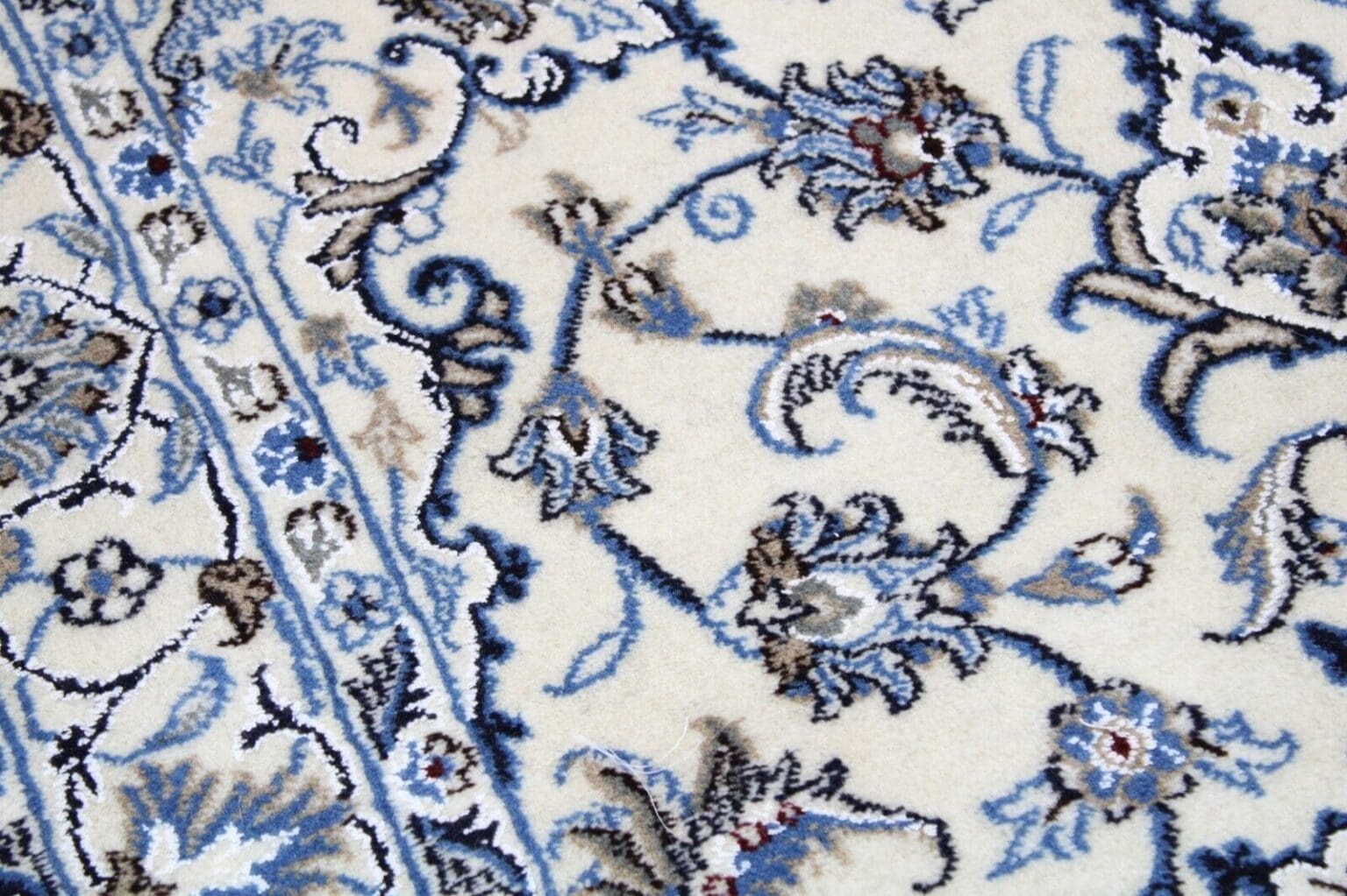 Persian Rug Nain 199 cm x 119 cm Wool Hand-knotted