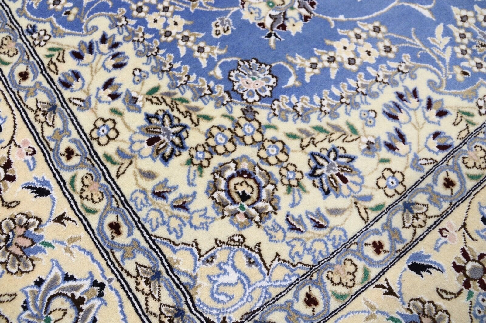 Persian Rug Nain 249 x 157 cm Wool Hand-knotted