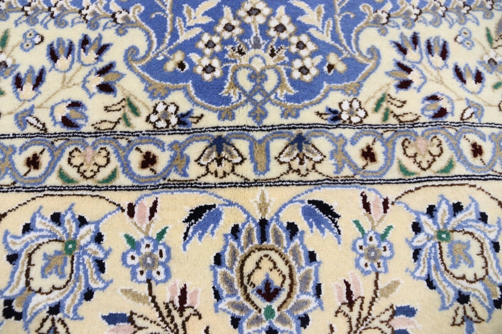 Persian Rug Nain 249 x 157 cm Wool Hand-knotted
