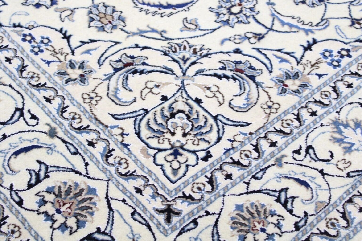 Persian Rug Nain 297 x 198 cm Wool Hand-knotted