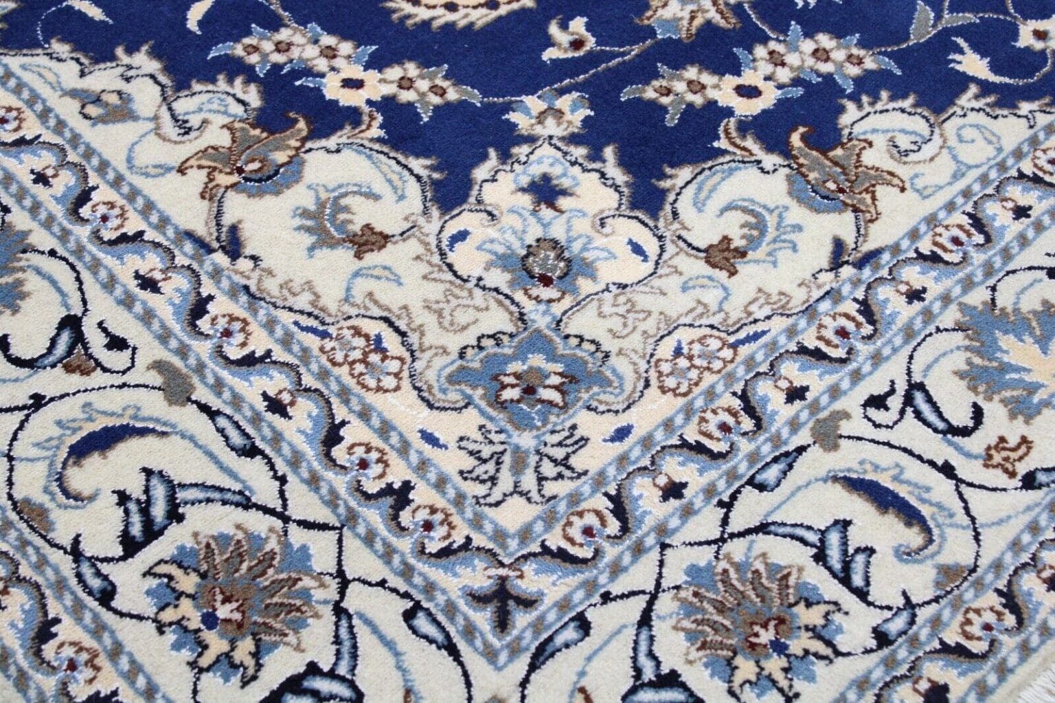Persian Rug Nain 290 x 198 cm Wool Hand-knotted