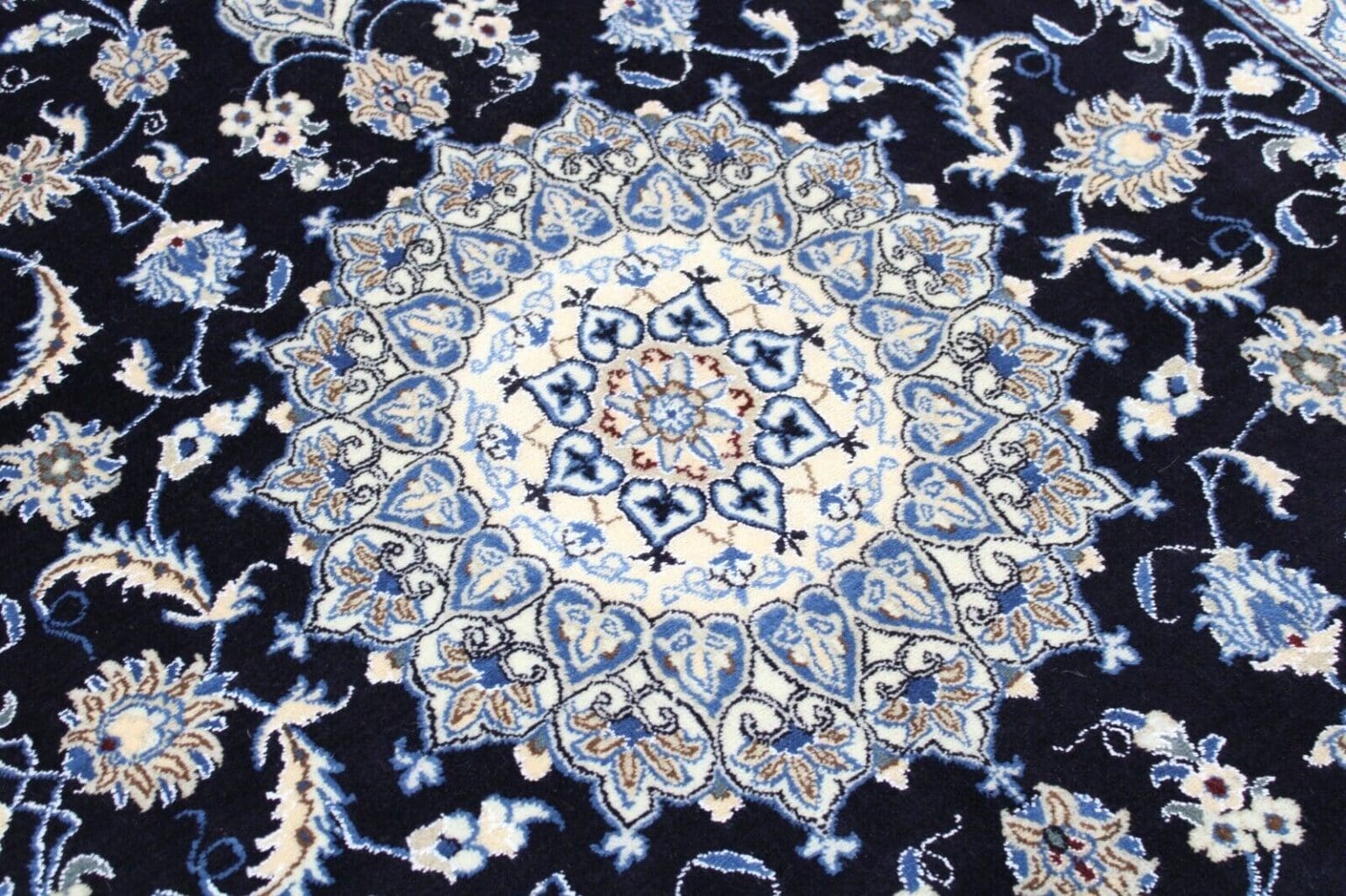 Persian Rug Nain 296 x 195 cm Wool Hand-knotted