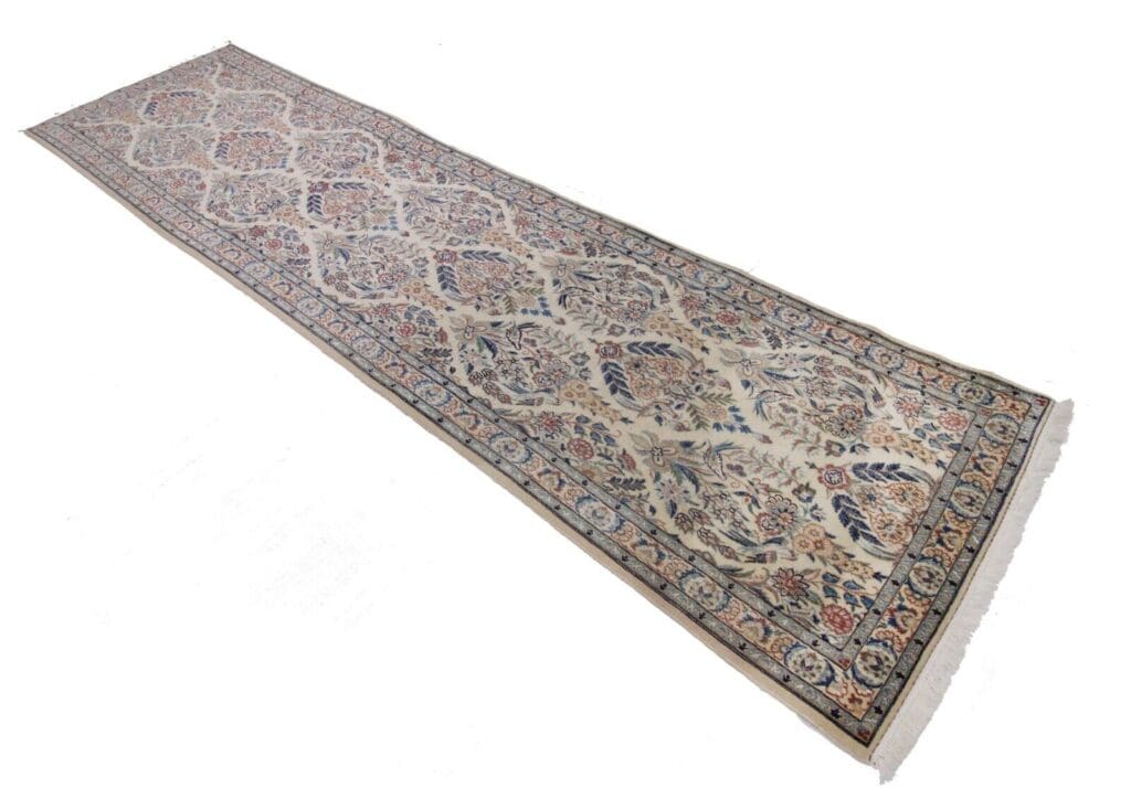 perserteppich-350x85-cm-nain-9la-seide-handgeknupft-orientteppich-3 Persian Rug Nain 350 x 85 cm Silk Hand-knotted
