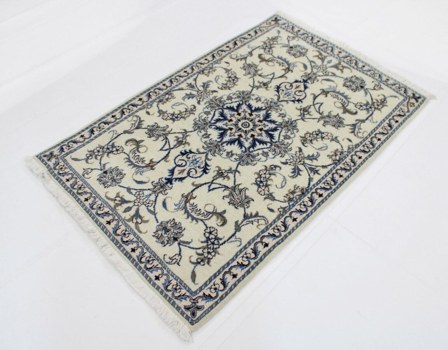 Persian Rug Nain 137 x 88 cm Wool Hand-knotted