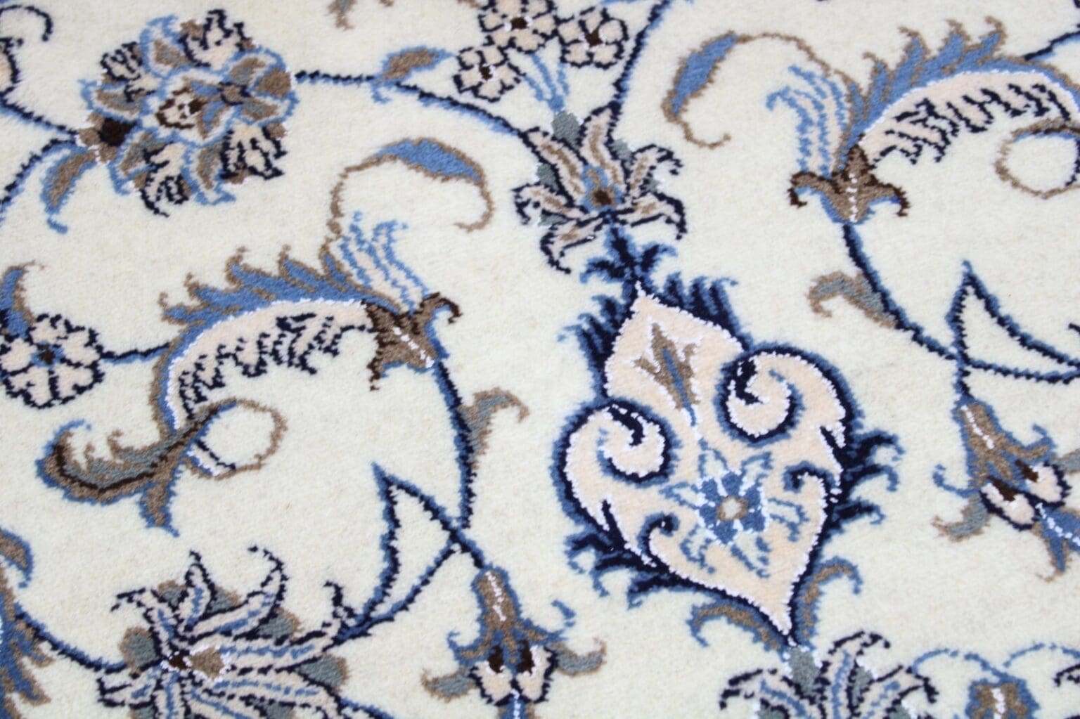 Persian Rug Nain 137 x 88 cm Wool Hand-knotted