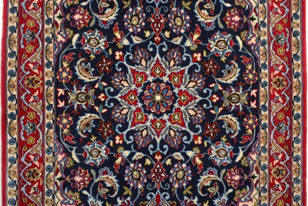 Persian Rug Isfahan 105 x 68 cm Wool Hand-knotted