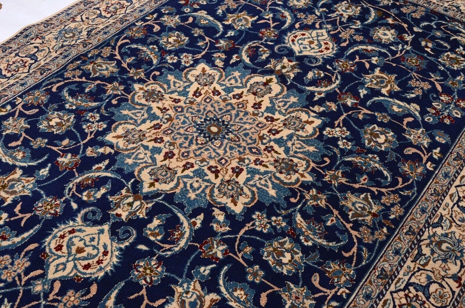 nain-orientteppich-252x158-cm-400000-knoten-handgeknupft-10 Persian Rug Nain 252 x 158 cm Wool Hand-knotted