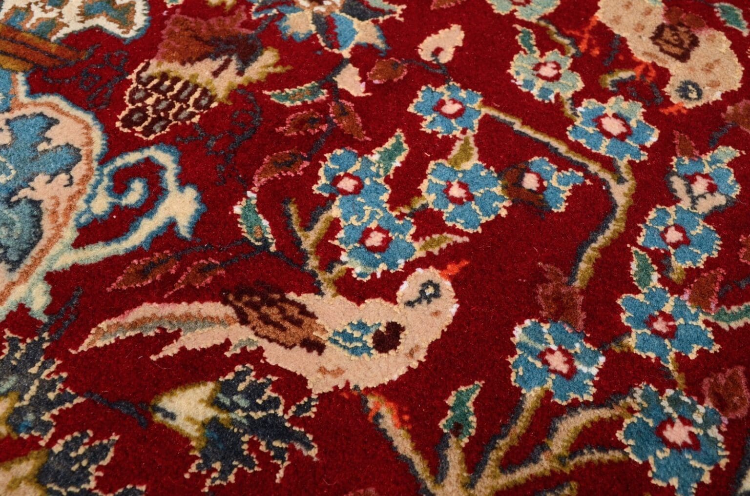 Persian Rug Isfahan 131 x 87 cm Wool Hand-knotted