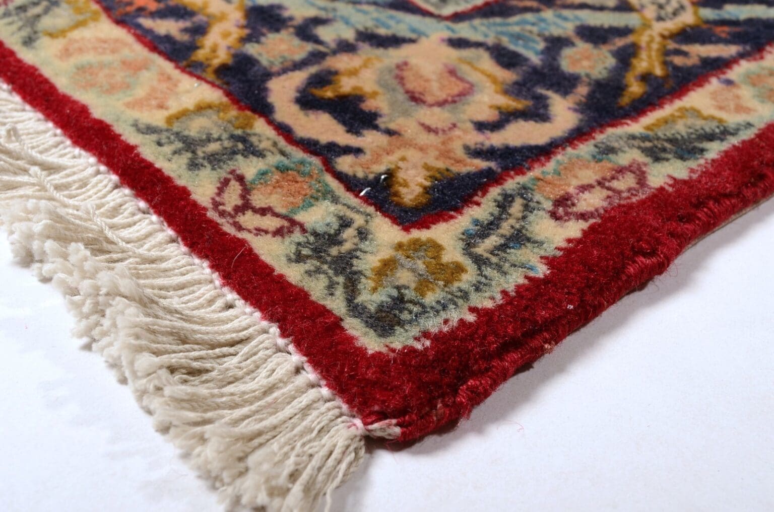 Persian Rug Isfahan 131 x 87 cm Wool Hand-knotted