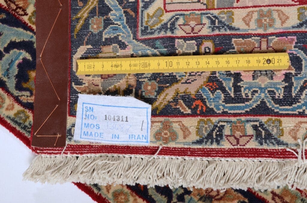 Persian Rug Isfahan 131 x 87 cm Wool Hand-knotted