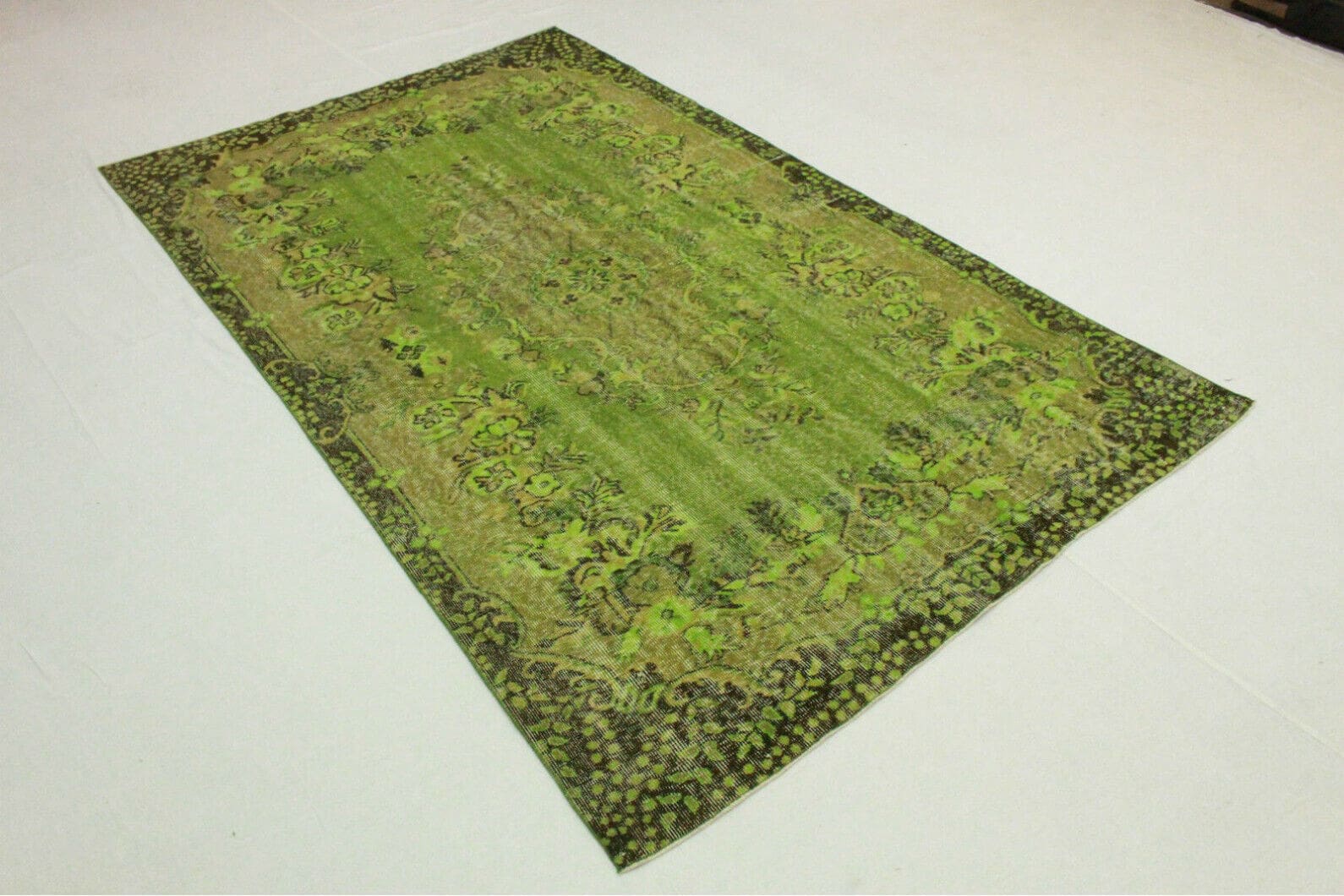 vintage-orientteppich-grun-288x179cm-handgeknupft-unikat-1 Oriental Rug 288 × 177 cm, Wool, handmade