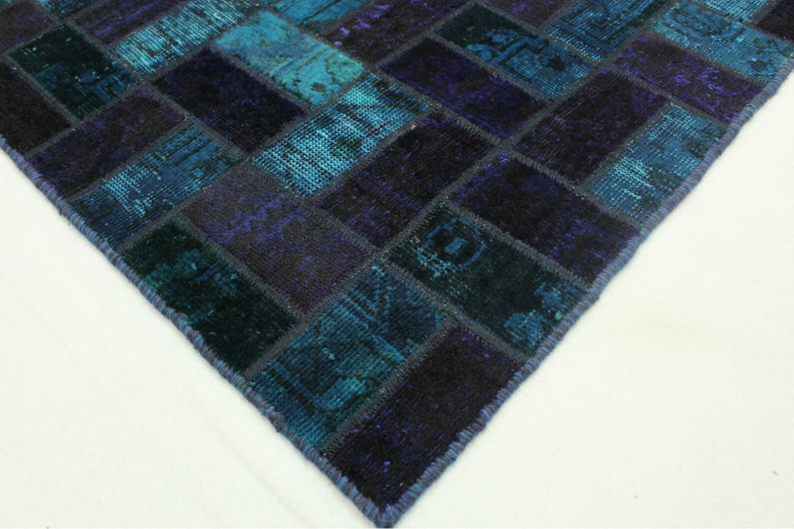 Oriental Rug from the Orient — 247 × 162 cm