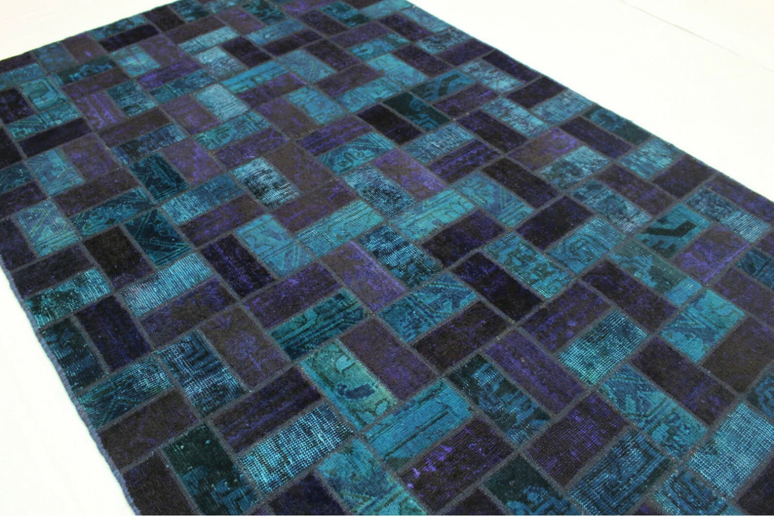 Oriental Rug from the Orient — 247 × 162 cm