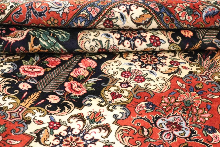 Hand-Knotted Wool Bakhtiari Persian Rug, 297 × 200 cm