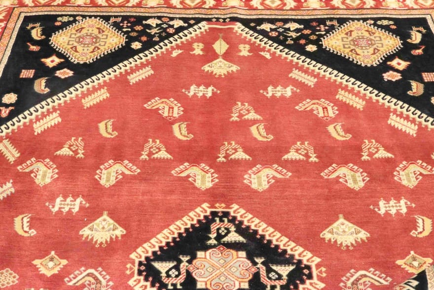 Qashqai Persian Rug 303 × 192 cm, hand-knotted
