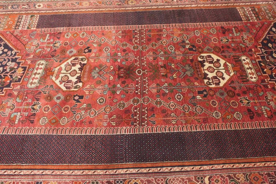 Qashqai Persian Rug 277 × 182 cm, hand-knotted