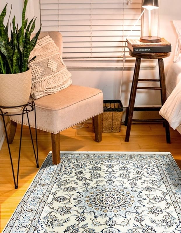 Nain Persian Rug — hand-knotted, 207 × 129 cm, Wool & Silk
