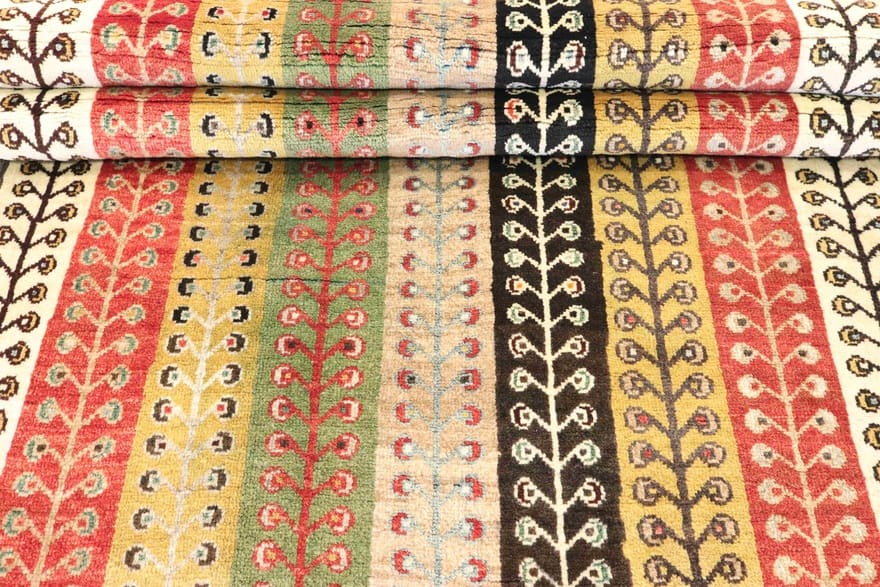 Shiraz Persian Rug — hand-knotted, 198 × 118 cm